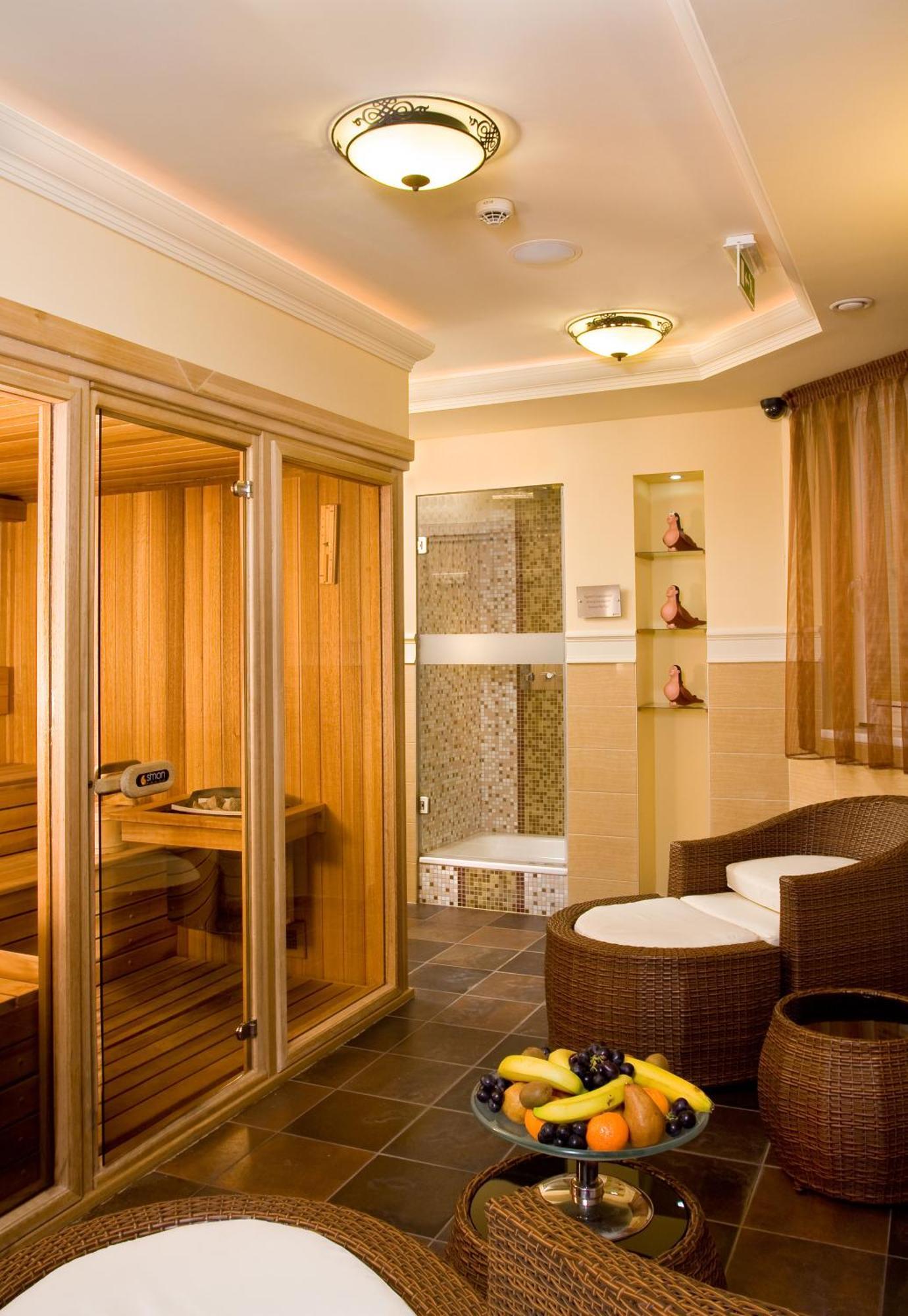 Hotel Kalvaria Superior Γκιόρ Εξωτερικό φωτογραφία