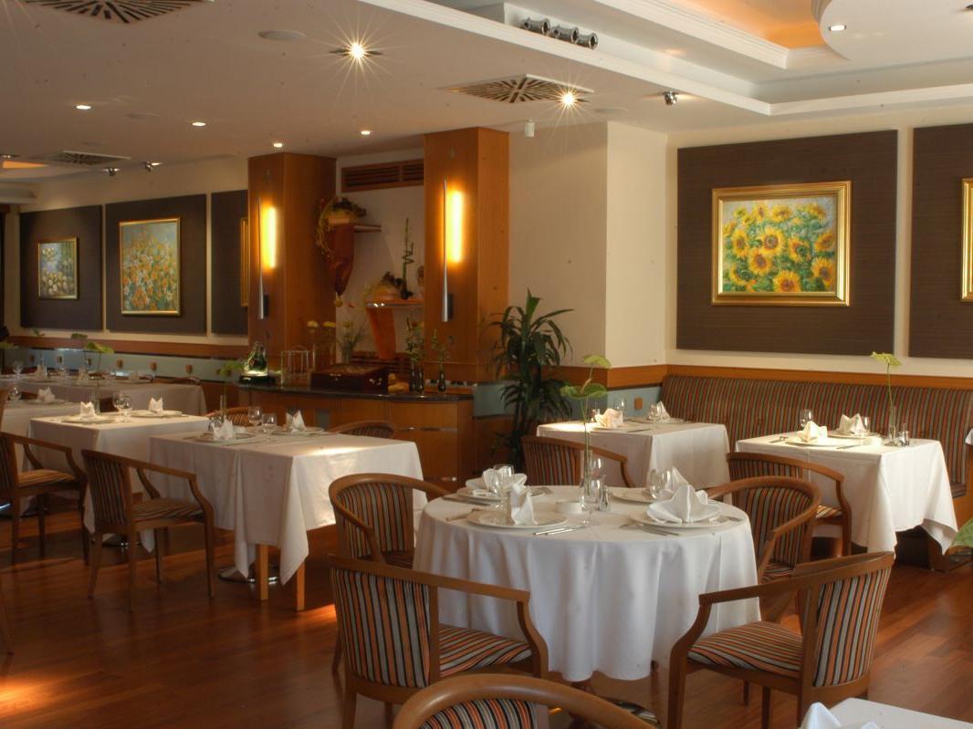 Hotel Kalvaria Superior Γκιόρ Εστιατόριο φωτογραφία