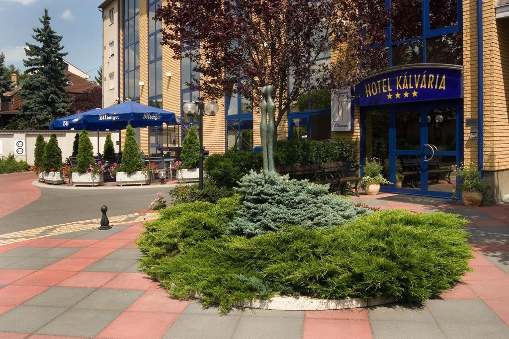 Hotel Kalvaria Superior Γκιόρ Εξωτερικό φωτογραφία