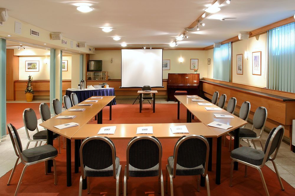 Hotel Kalvaria Superior Γκιόρ Εξωτερικό φωτογραφία