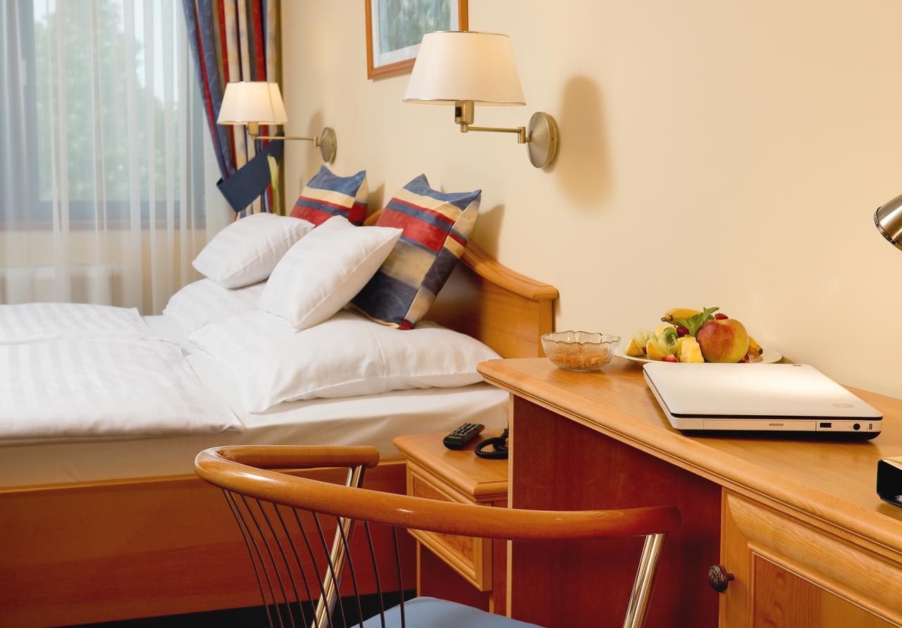 Hotel Kalvaria Superior Γκιόρ Εξωτερικό φωτογραφία