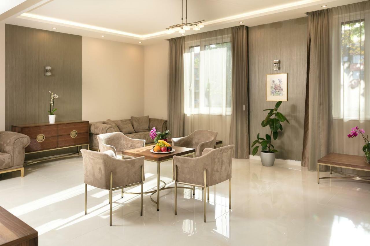 Hotel Kalvaria Superior Γκιόρ Εξωτερικό φωτογραφία