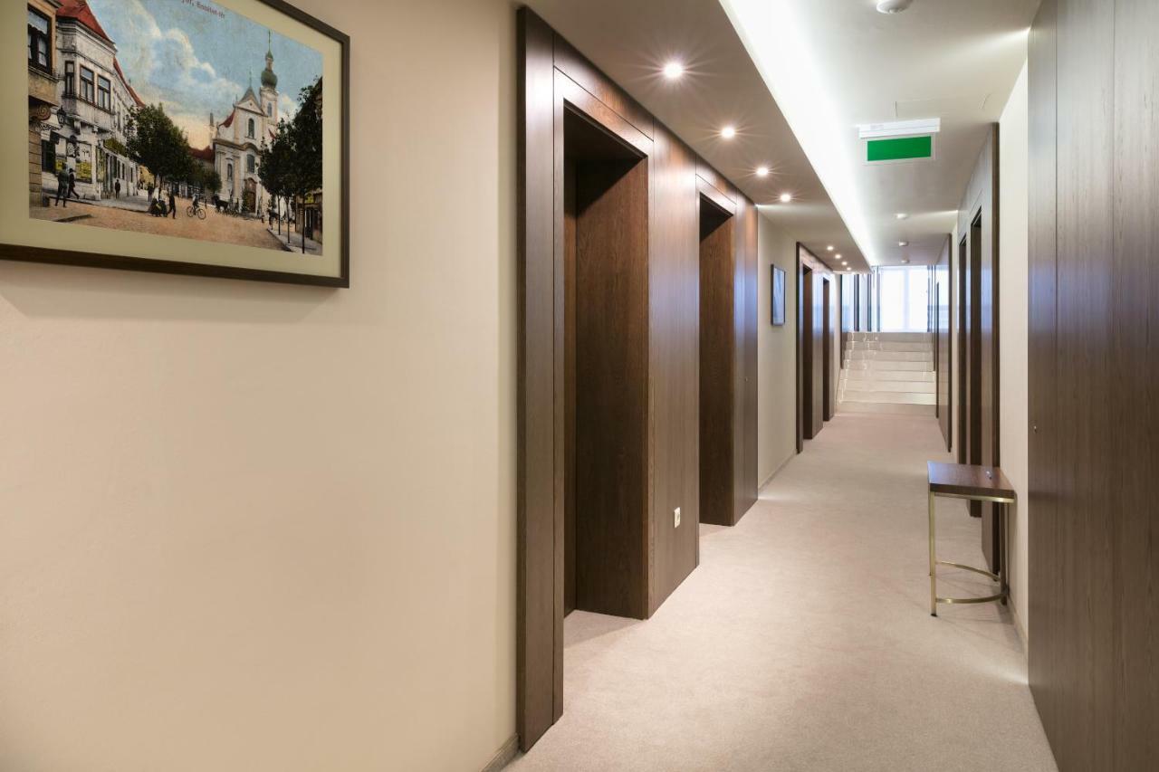 Hotel Kalvaria Superior Γκιόρ Εξωτερικό φωτογραφία