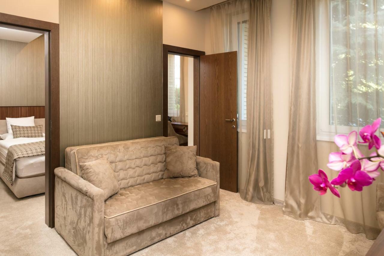 Hotel Kalvaria Superior Γκιόρ Εξωτερικό φωτογραφία