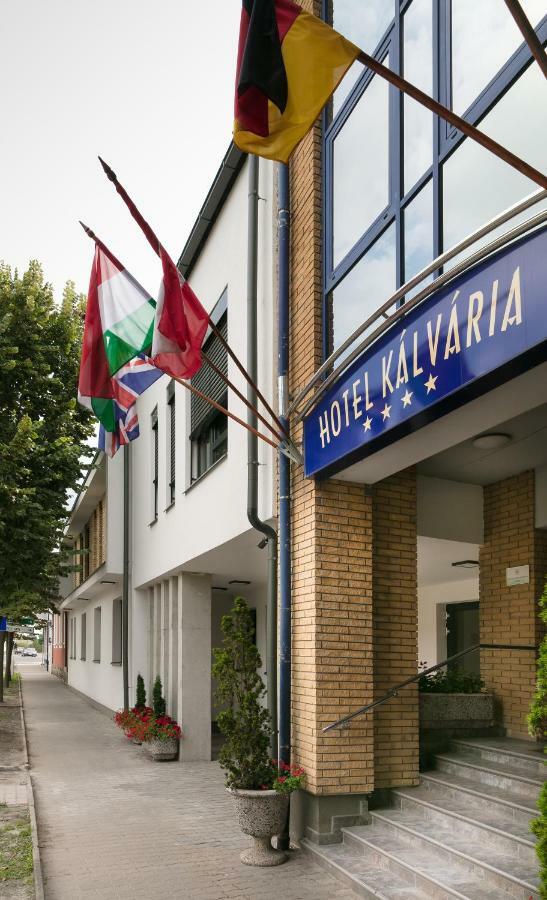 Hotel Kalvaria Superior Γκιόρ Εξωτερικό φωτογραφία